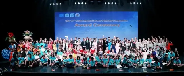 Hundreds of young artists on stage at the award ceremony